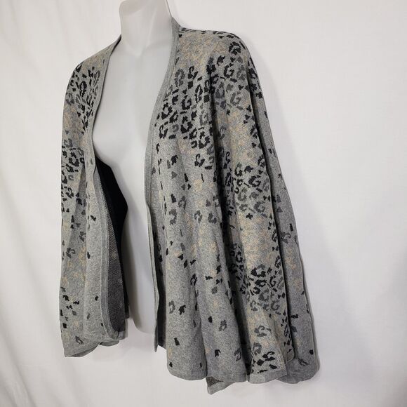 CAbi Womens Cape Wrap Sweater OS One Size Gigi Gray Leopard Animal Print 3115 - Picture 5 of 10